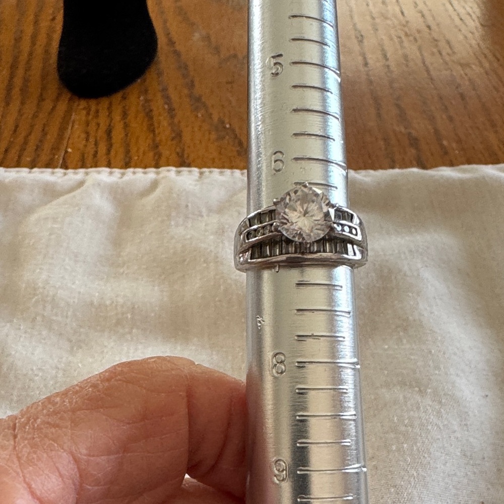 Diamonique Silver Ring with Clear Gemstone - Picture 2 of 3